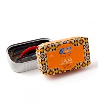 Lata de conservas de peixe agulha em azeite picante com pimenta vermelha