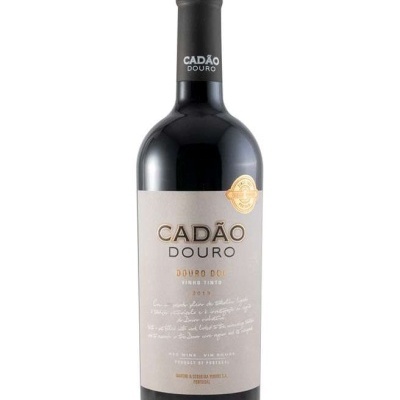 Garrafa de vinho tinto Cadão Douro 2017 com rótulo e selo dourado