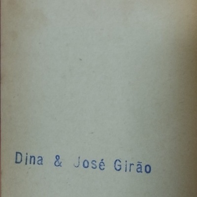 Papel envelhecido com texto carimbado Dina & José Girão