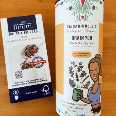 Pacote de filtros de chá Finum e embalagem cilíndrica de chá Paisagindo.bio