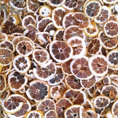 Fatias de limão desidratado sobrepostas