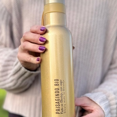 https://www.paisagindobio.pt/product/garrafa-termica-dourada-em-inox-530-ml