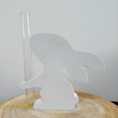 Suporte branco estilizado em acrílico com tubo transparente em madeira clara