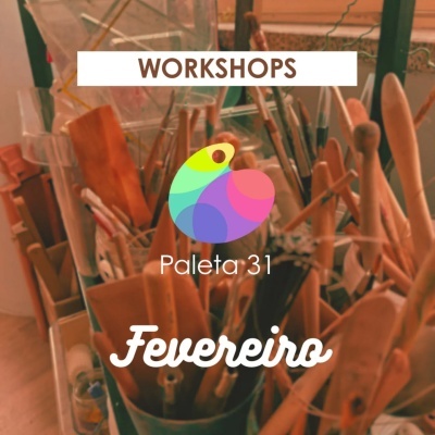 Pincéis e ferramentas de pintura em suportes transparentes com textos sobrepostos