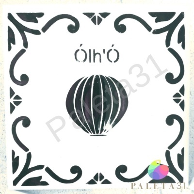 Azulejo branco com balão de ar quente e padrão preto nas bordas