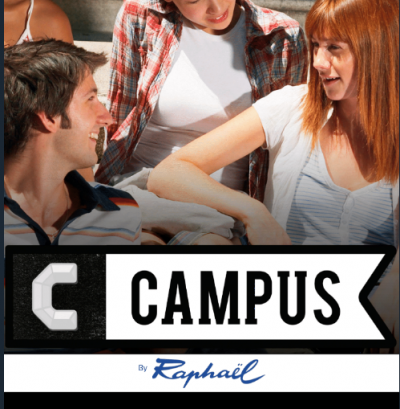 Logótipo Campus By Raphaël com três jovens adultos sentados em roupas casuais