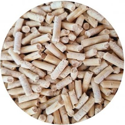 Pellets de madeira bege claro compactados em círculo