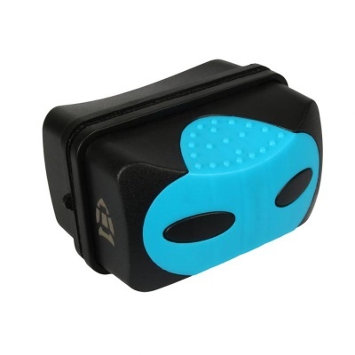 Dispositivo de escritório preto com detalhes azuis e recortes ovais pretos