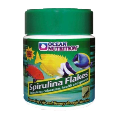 Frasco de ração para peixes Ocean Nutrition Spirulina Flakes com tampa verde e rótulo colorido