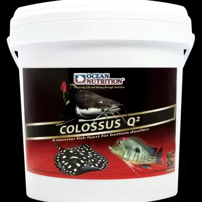 Embalagem de plástico para alimento de peixes Ocean Nutrition COLOSSUS Q² com imagens de peixes e arraia.