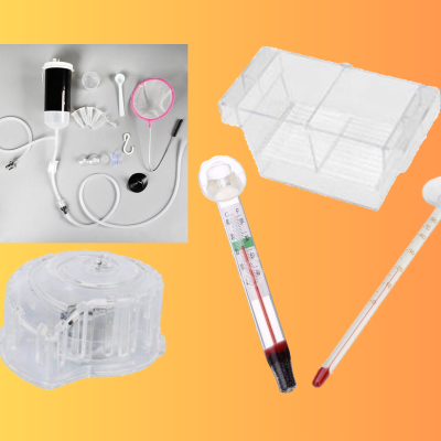 Conjunto de acessórios técnicos, caixa plástica transparente, dois termómetros com ventosas e recipiente plástico transparente com tampa