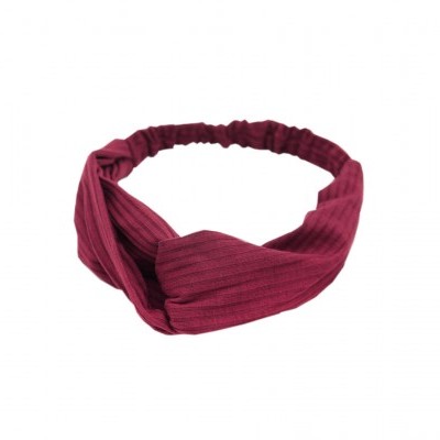 Faixa de cabelo bordô com textura canelada e detalhe torcido