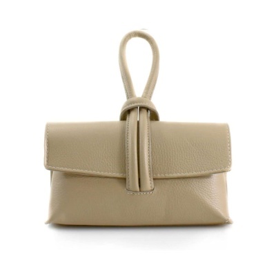 Mala de mão bege em couro sintético com fecho de aba e alça em laço