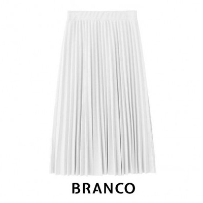 Saia plissada branca com pregas uniformes