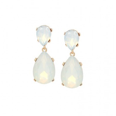 Par de brincos com pedras brancas opalescentes e metal dourado