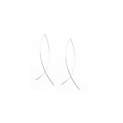 Par de brincos minimalistas em metal prateado