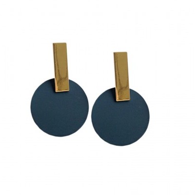 Brincos redondos azul escuro com presilhas douradas