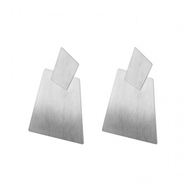 Par de brincos geométricos prateados foscos