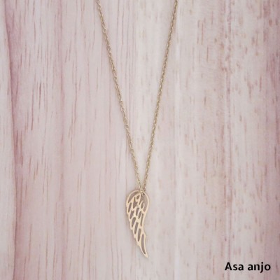 Colar com pendente em forma de asa de anjo prateado