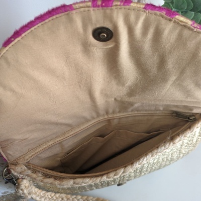 Mala de mão em juta com interior castanho claro e fecho magnético