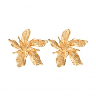 Brincos dourados em forma de flores com textura