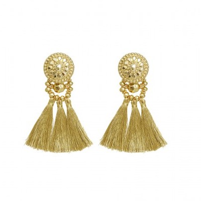 Brincos dourados com base redonda e franjas de fios dourados