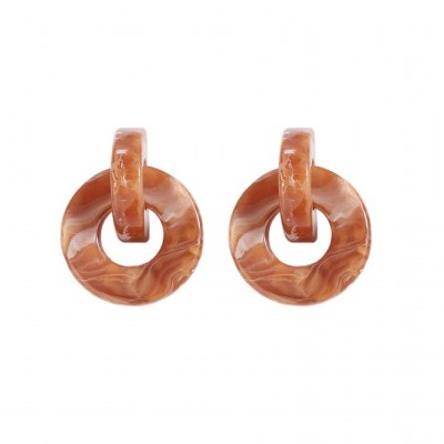 Brincos redondos de resina castanha com padrão marmoreado