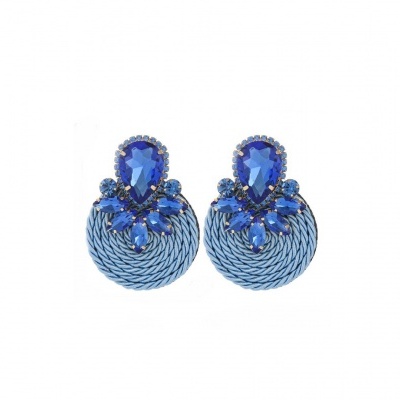 Brincos azuis com pedras facetadas e base circular texturada
