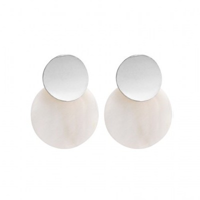 Brincos com duas peças circulares prateada e branca