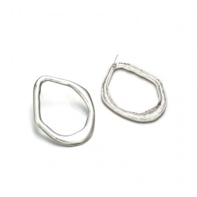par de argolas de brincos em metal prateado irregular