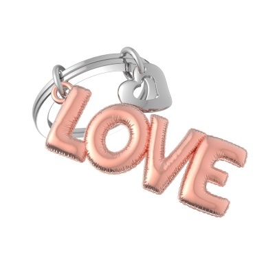 Porta-chaves metálico com letras LOVE cor de rosa e pendente coração prateado