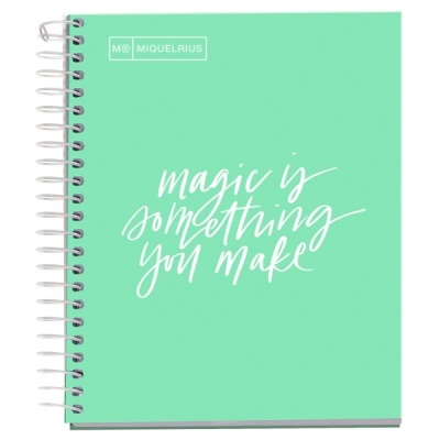 Caderno espiral verde água com texto branco na capa