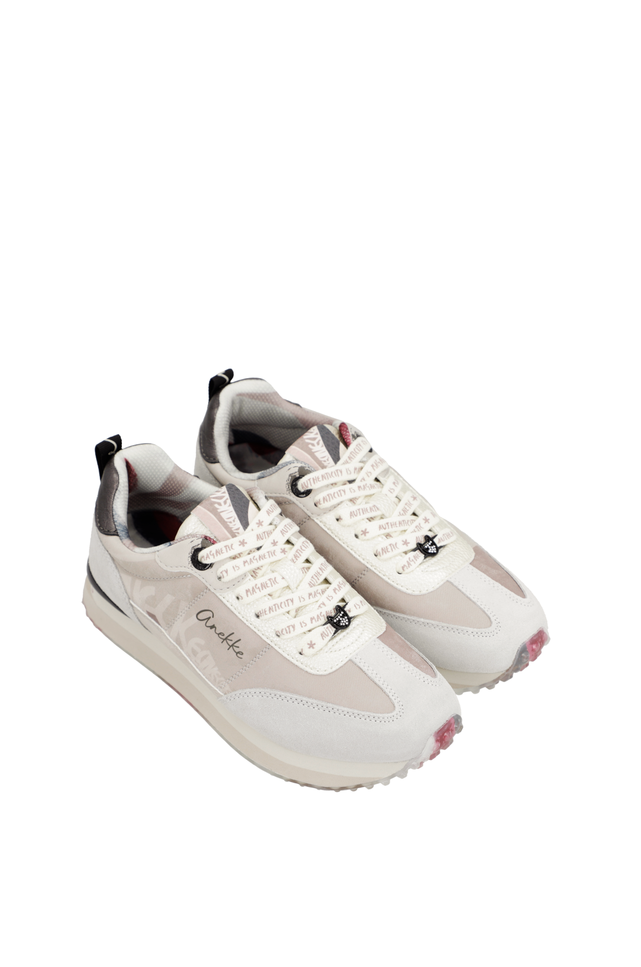 Sapatilhas Anekke Muse New York 423 White c/ Meias de Oferta Par de sapatilhas desportivas bege claro com cordões com texto e logo Anekke