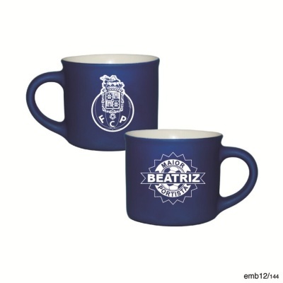 Duas canecas de cerâmica azul escuro com logos brancos relacionadas ao FC Porto e nome Beatriz