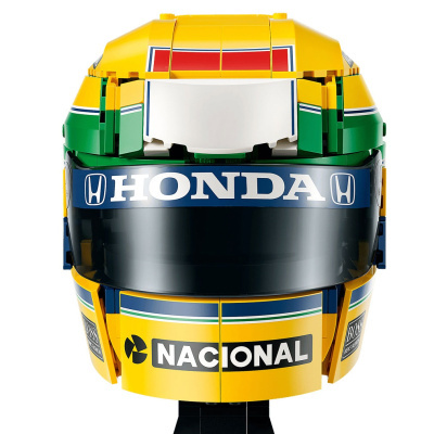 Capacete de corrida LEGO com cores vibrantes e texto de marcas