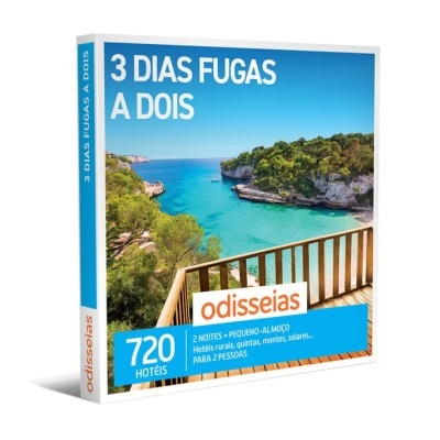 Caixa de produto com imagem de mar, falésias e vegetação, texto promocional para oferta de hotéis.