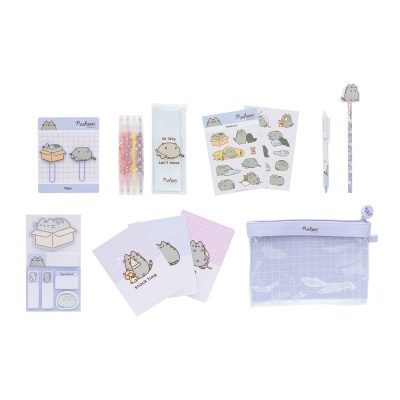 Conjunto de papelaria Pusheen com diferentes itens em tons pastel