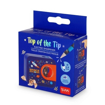Apontador elétrico azul e vermelho com padrão de espaço na embalagem azul