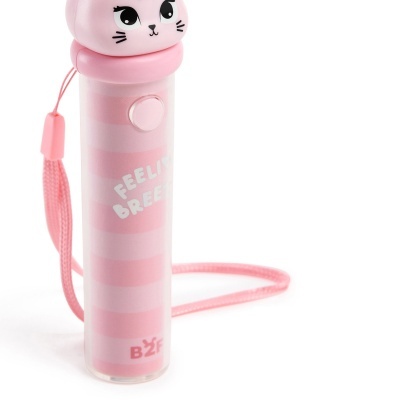 Ventoinha portátil rosa com cabeça de gato empalhada e texto FEELING BREEZY