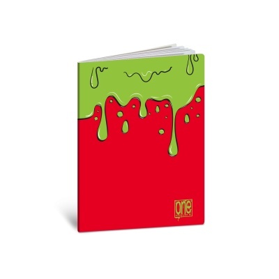 Caderno colorido com capa vermelha e verde e logotipo amarelo no canto inferior direito