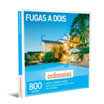 Livro Fugas a Dois com imagem de casa à noite e piscina