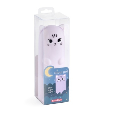 Figura de gato lilás em caixa transparente com etiquetas de marca e descrição.