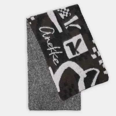 Lenço bicolor com cinzento liso e padrão castanho preto branco com texto Aneffe