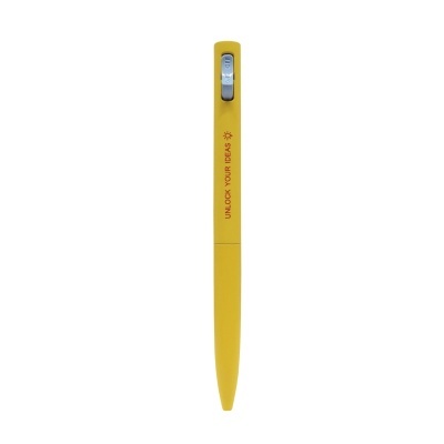 Caneta amarela com clip metálico e texto UNLOCK YOUR IDEAS