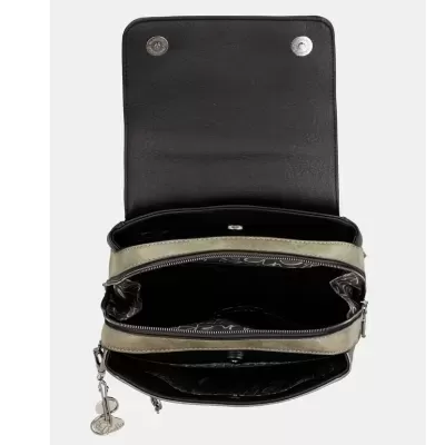 Bolsa pequena preta e cinzenta aberta com fecho e chaveiro