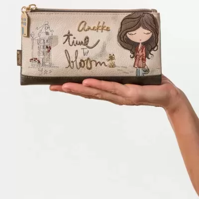 Necessaire bege e castanha com ilustração de rapariga e texto bordado Anekke time to bloom