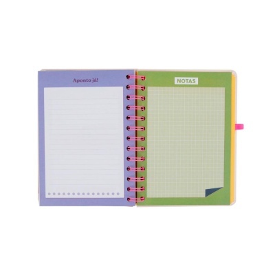 Caderno aberto mostrando páginas coloridas com texto Aponto já! e NOTAS