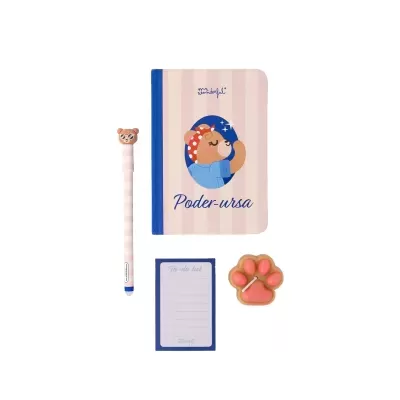 Conjunto de artigos de papelaria com tema de urso.