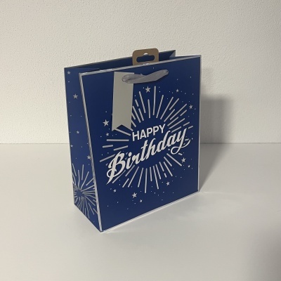 Saco de oferta azul com texto 'HAPPY Birthday' e padrão de estrelas