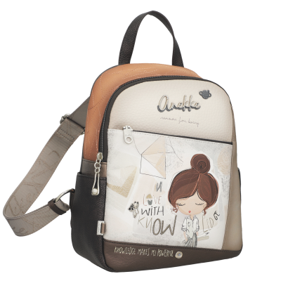 Mochila pequena bege e castanha com desenho de rapariga e texto em inglês